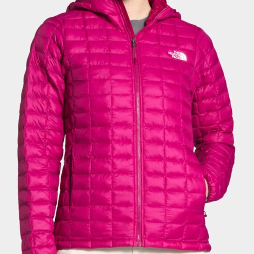 Pink Northface jacket women’s Small !GOOD DEAL!
